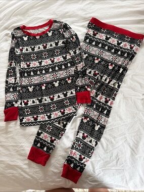 Kids Black & Red Holiday Disney Character Print Pajama Set